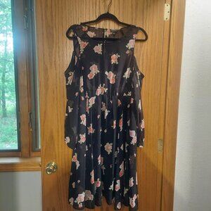 Torrid 1x plus BLACK FLORAL COLD SHOULDER CHIFFON DRESS